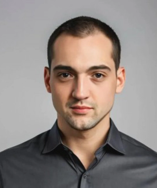 Роман Титов